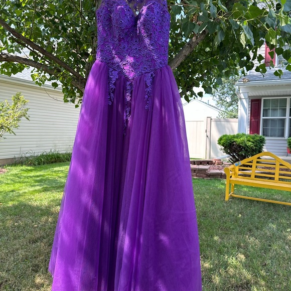 Laeden Dresses & Skirts - Elegant Purple Lace Gown